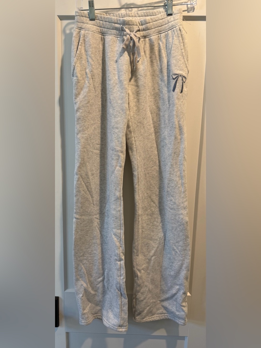 Hollister Light Gray Girls' Joggers with Bow Accent, size xxs long